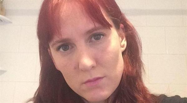 لهذا السبب لا تضعي العدسات اللاصقة عند السباحة