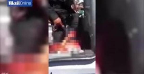 بالفيديو.. «علقة ساخنة» لرجل متهم باغتصاب امرأة وفتاة قاصر