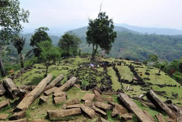 جدل حاد حول أقدم هرم في العالم