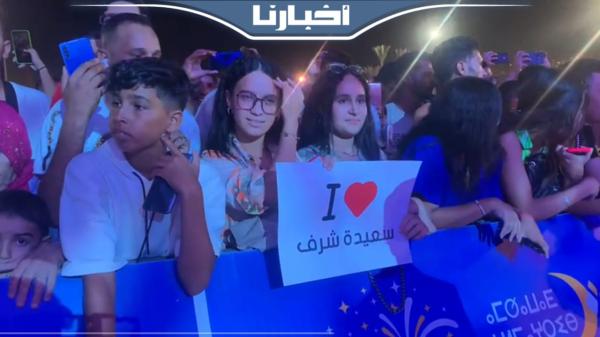 بالأعلام الوطنية.. هكذا احتفلت اتصالات المغرب مع الجماهير بالمضيق بعيد العرش