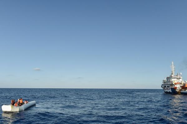 وكالة فرانس برس: وفاة مغربية في حادث إطلاق النار على الزورق الإسباني وإصابة 3 آخرين