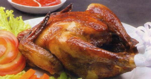 هل أنت ممن يزيلون جلد الدجاج قبل تناوله؟ .. احذر !!