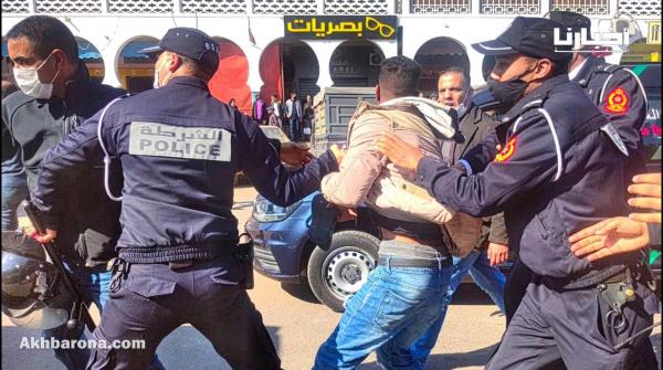 اعتقالات وإغماءات في صفوف الأساتذة المتعاقدين خلال مسيرتهم الاحتجاجية بأكادير