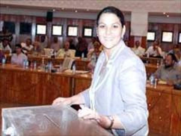 عمدة مراكش المنصوري تتراجع عن استقالتها 