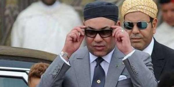 هكذا وصل الملك محمد السادس الى مكان انعقاد مؤتمر المناخ بباريس و هؤلاء كانوا في استقباله