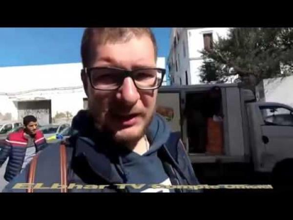 روسي يتجول فى سوق المغرب منبهر بحلوى كريم بدرهمين فقط