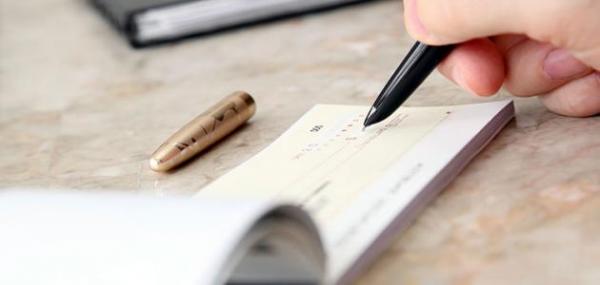 إلقاء القبض على شاب ثلاثيني في قضية شيكات بدون رصيد بـ300 مليون