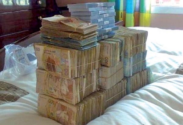 الحكومة تعتزم العفو على مهربي الأموال خارج التراب الوطني مقابل إدخالها إلى المغرب