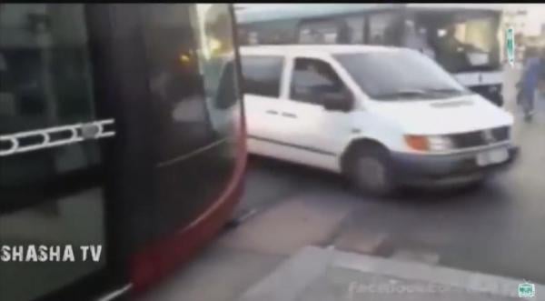 شوهة المغاربة وطرامواي :  شوفو سباب باش كتوقع حوادث السير !