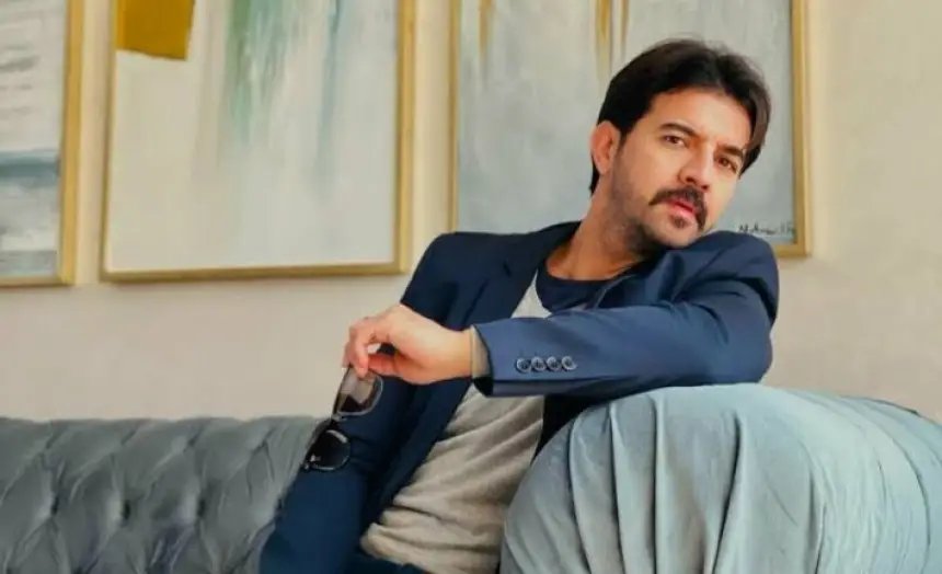 عمر لطفي يفاجئ جمهور مهرجان مراكش بإطلالة “صادمة”.. ملابس داخلية على الوجه تُشعل الجدل(صورة)