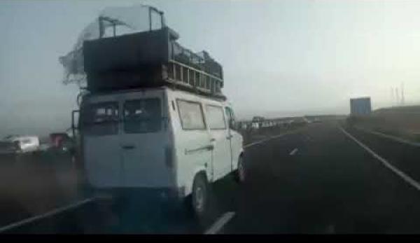 سلسلة من السيارات المتوجهة نحوالجنوب مقطع مراكش في اختناق مروري كبير