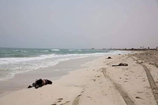 صادم...العثور على جثث 104 مهاجرين على شاطئ زوارة الليبية