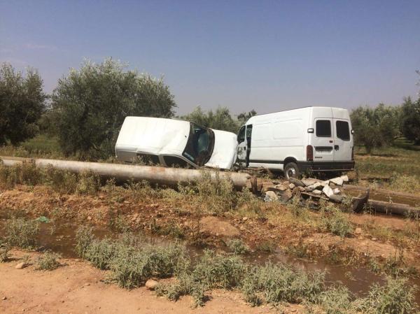 عاجل... اصطدام عنيف بين سيارتين وانقلاب احداهما  ونقل الضحايا للمستعجلات (صور)