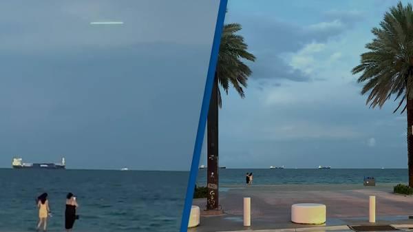 لحظات ذعر رواد شاطئ بعد ظهور جسم غريب مضيء وسريع في السماء  (فيديو)