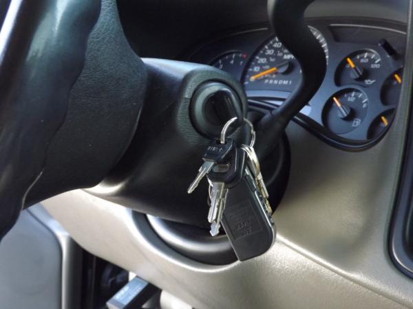 غريب... الأمن يفك لغز سرقة سيارة "كاط كاط" من داخل محجز بلدي والمفاجأة في الفاعل!