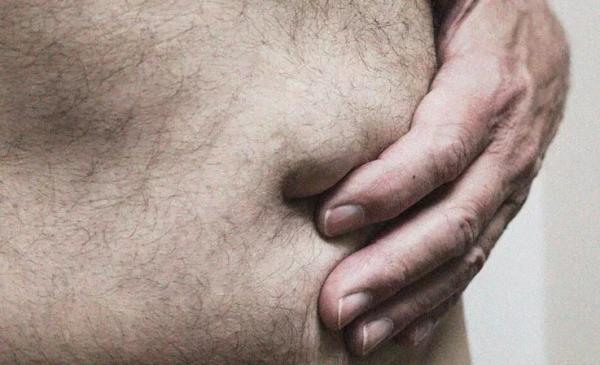 دراسة تنصح بتنظيف سرة البطن بشكل منتظم لهذه الأسباب