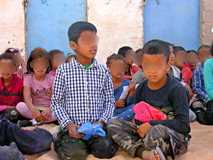 فضيحة إنسانية تهز تندوف.. تقرير يتهم "البوليساريو" ببيع الأطفال وتنصيرهم واستغلالهم جنسيا تحت غطاء "العطل في سلام"