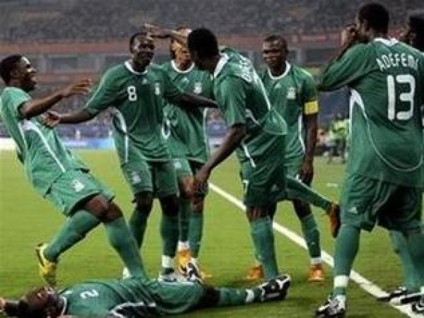 المنتخب النيجيري يتذمر من كل شيء ويحرج اللجنة التنظيمية والإتحاد المغربي