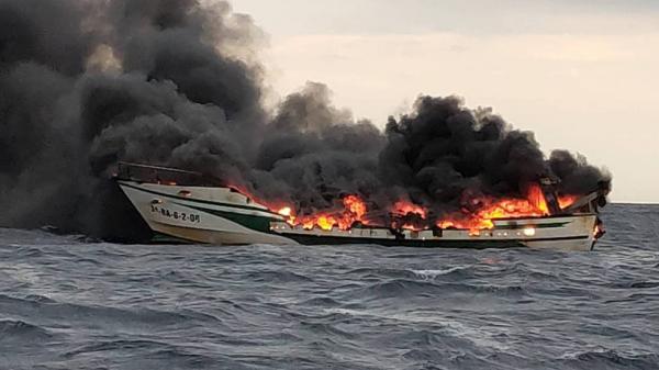 مصرع صياد مغربي في حريق مفجع بسفينة صيد إسبانية