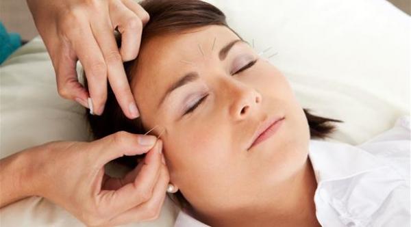 ما هو الوخز بالإبر؟ وكيف وماذا يعالج؟