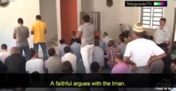 بالفيديو.. مشاجرة بين إمام مسجد وأحد المصلين في البرازيل