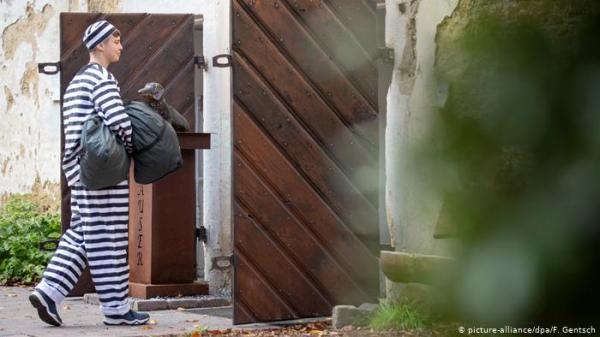 فندق يوفر فرصة فريدة للذين يريدون تجربة حياة السجن