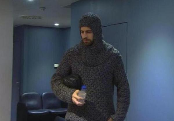 بيكي يظهر بملابس مثيرة للجدل