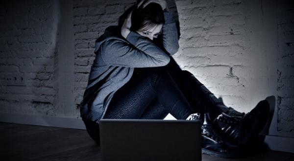 وقعا في شر أعمالهما.. اعتقال طالبين ابتزا واستغلا زميلات لهما جنسيا بطريقة ماكرة جدا