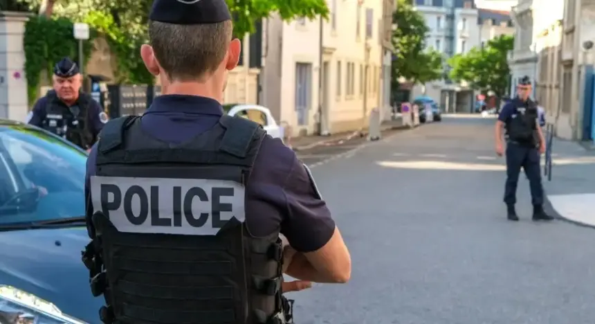 جريمة مروعة تهز فرنسا.. مقتل شاب مغربي طعنًا وسط صدمة واسعة في مدينة شامبيري