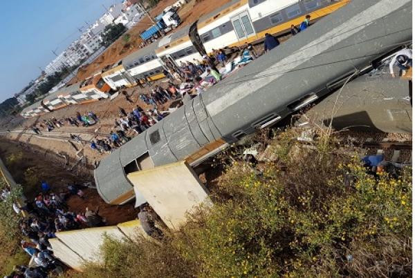 بالفيديو: اللقطات الأولى لحادث انقلاب قطار ببوقنادل