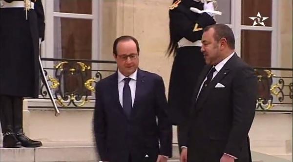 هكذا استقبل رئيس فرنسا الملك محمّد السادس بالإيليزي