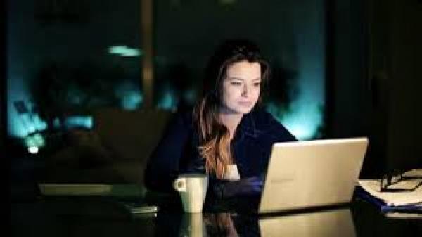 دراسة: المرأة أكثر عرضة لفقدان الذاكرة بسبب السهر