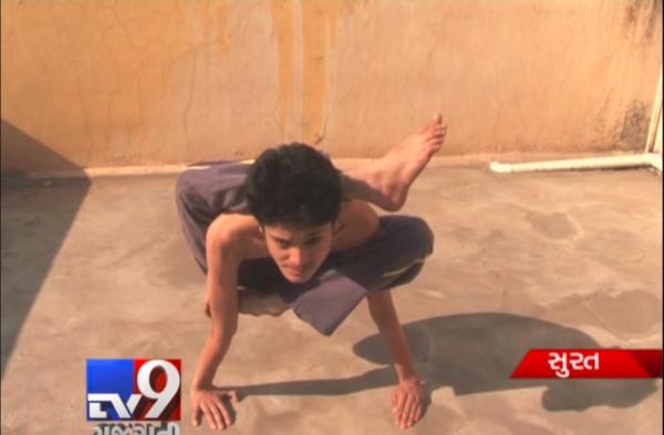 بالفيديو: شاب يلف ذراعيه وساقيه 360 درجة