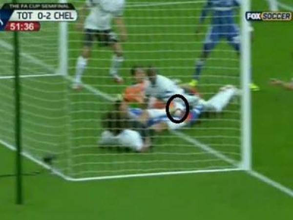 فيديو - فضيحة تحكيمية إنجليزية تمنح تشيلسي هدفا