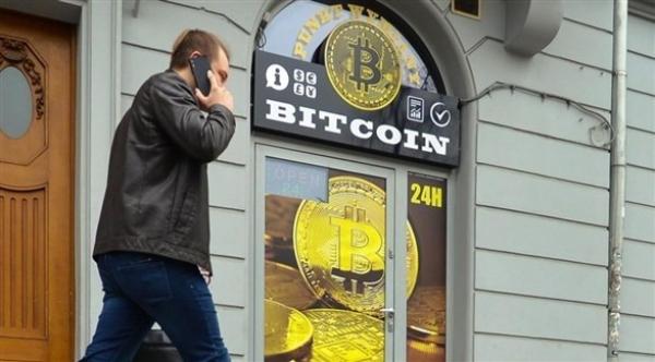 قيمة بيتكوين تهبط إلى أقل من 7000 دولار