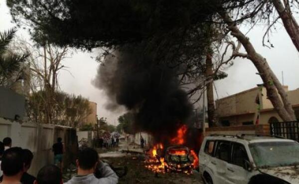 تضارُب في تصريحات المسؤولين الجزائريين بخصُوص التفجير الذي وقع أمام السفارة الجزائرية بطرابلس