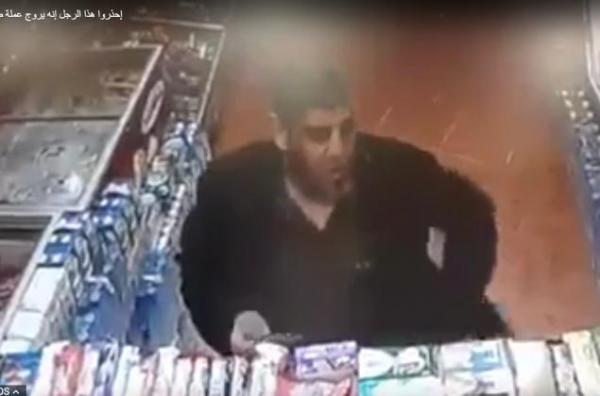 هذا الفيديو يقود الأمن لاعتقال مروج أوراق نقذية مزورة