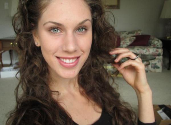 امرأة برحمين ومهبلين.. وبإمكانها الحمل مرتين في نفس الوقت!