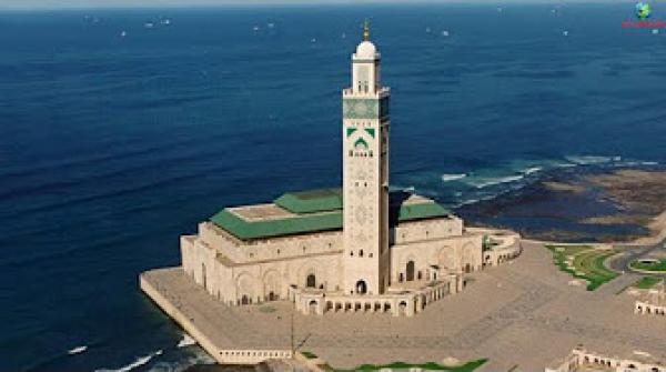 حقائق عن مسجد الحسن الثاني.. ثلت قاعة الصلاة على الماء