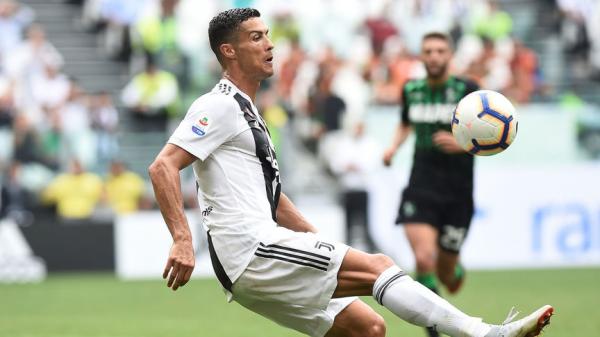 بالفيديو: رونالدو يقود يوفنتوس لفوز صعب على فروزينوني