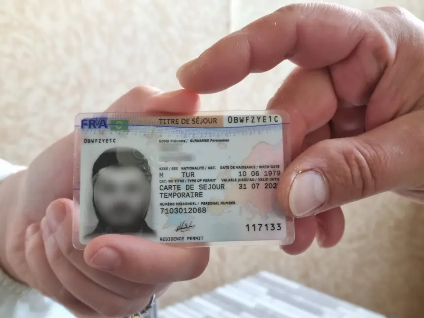 شرط جديد يربك مغاربة فرنسا… “الاختبار المدني” يضع المهاجرين الراغبين في الحصول على الإقامة في ورطة