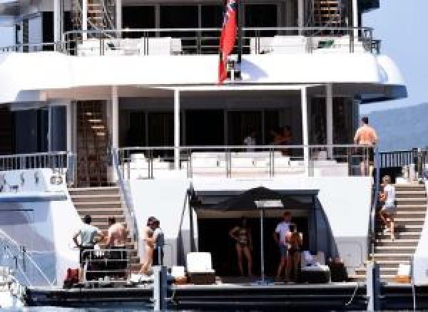 صور وفيديوهات تثير ضجة .. أميرات وأمراء سعوديون بملابس البحر على شواطئ السواحل التركية