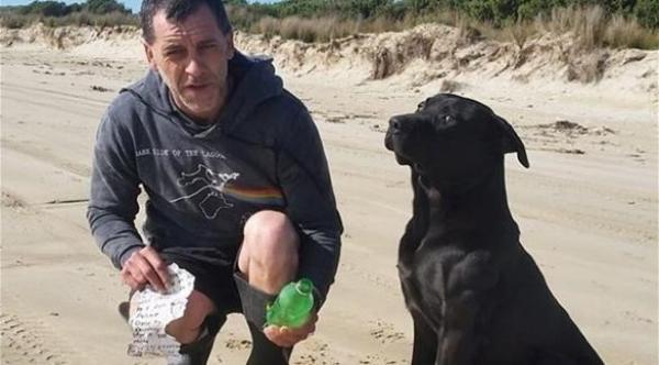 إعادة زجاجة بها رسالة لملقيتها بعد أن ظلت طافية لـ21 عاماً