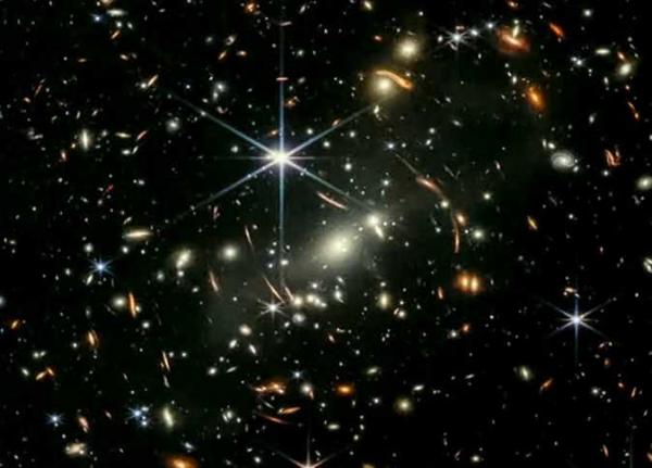 وميض ضوء فضائي يثير دهشة علماء الفلك