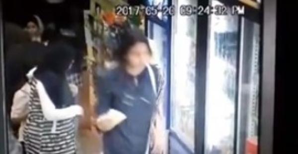 بالفيديو.. لحظة إنقاذ أم لطفلها من محاولة اختطاف