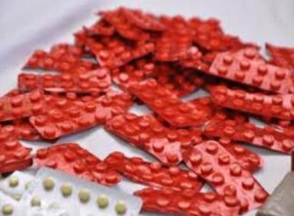 القبض على جزائري وبحوزته أزيد من 10 آلاف قرص مهلوس