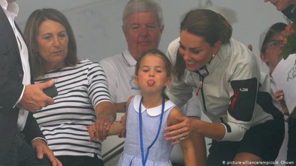 الأميرة "الشقية" تُحرج والدتها.. فكيف تصرفت الدوقة؟