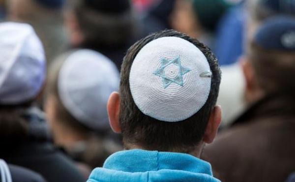 البصق في وجه يهوديين يقود مغربيا الى الاعتقال في ألمانيا