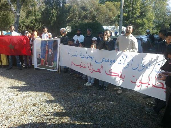 ساكنة " دوار أولاد موسى " ببوزنيقة تنتفض ضد جدار " ONCF " ( الفيديو)