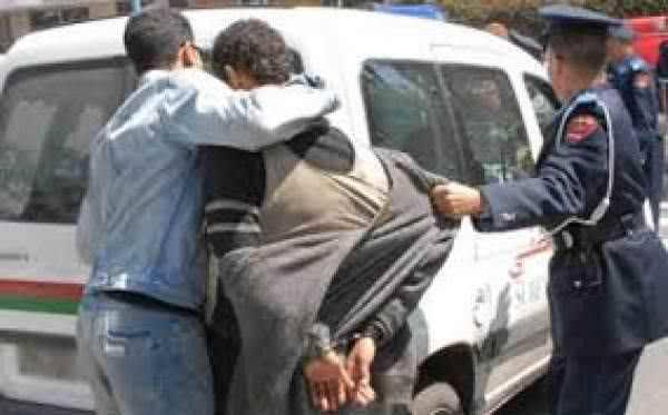 الشرطة القضائية بمرتيل تقتحم مسكن احد البحارة بحي الشبار القديم